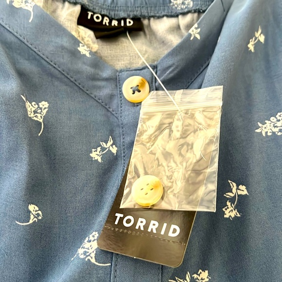Torrid Button Up LONG Sleeveless Cami Ditsy Floral Soft Blue Horizon NWT Sz3X - Picture 2 of 9